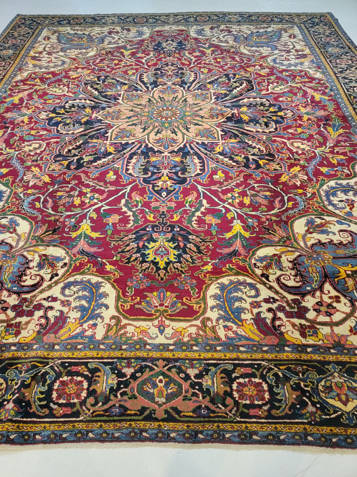 Antique Hand-Knotted Wool Rug Heriz Serapi Sharabyan 10'8" x 12'10"