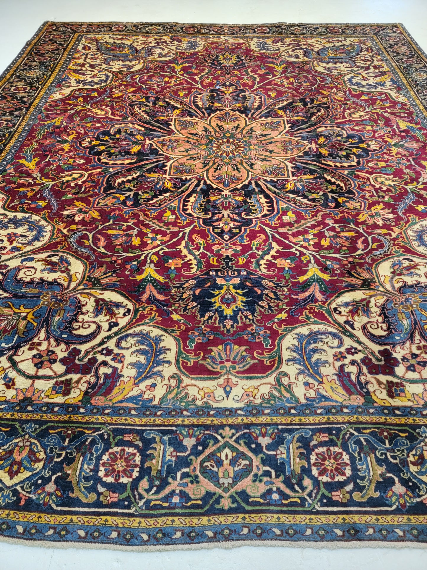 Antique Hand-Knotted Wool Rug Heriz Serapi Sharabyan 10'8" x 12'10"