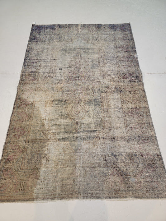 Hand-Knotted Wool Area Rug Distressed 4'7" x 7'4"