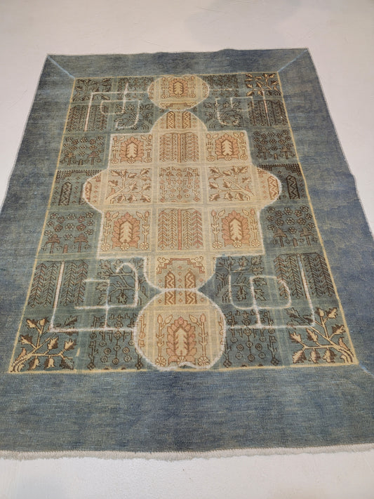 Hand-Knotted Wool Area Rug Distressed 4'9" x 6'4"