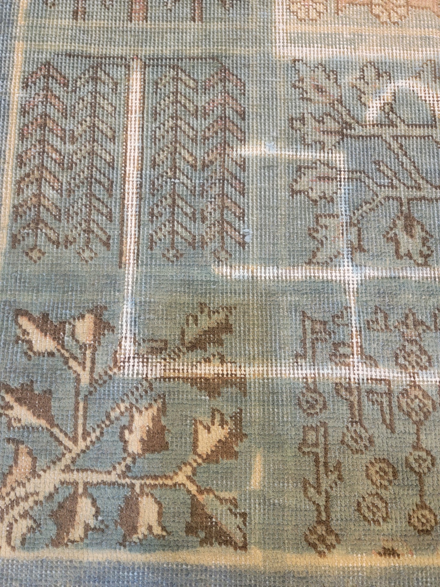 Hand-Knotted Wool Area Rug Distressed 4'9" x 6'4"