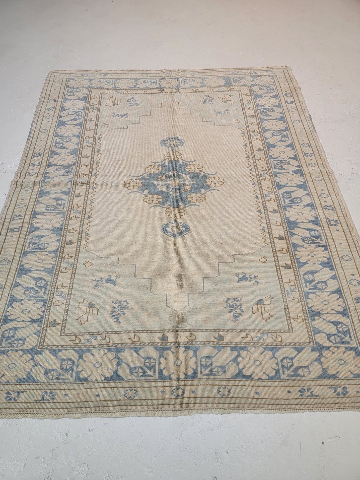 Hand-Knotted Wool Area Rug Turkish Oushak 5'1" x 6'5"
