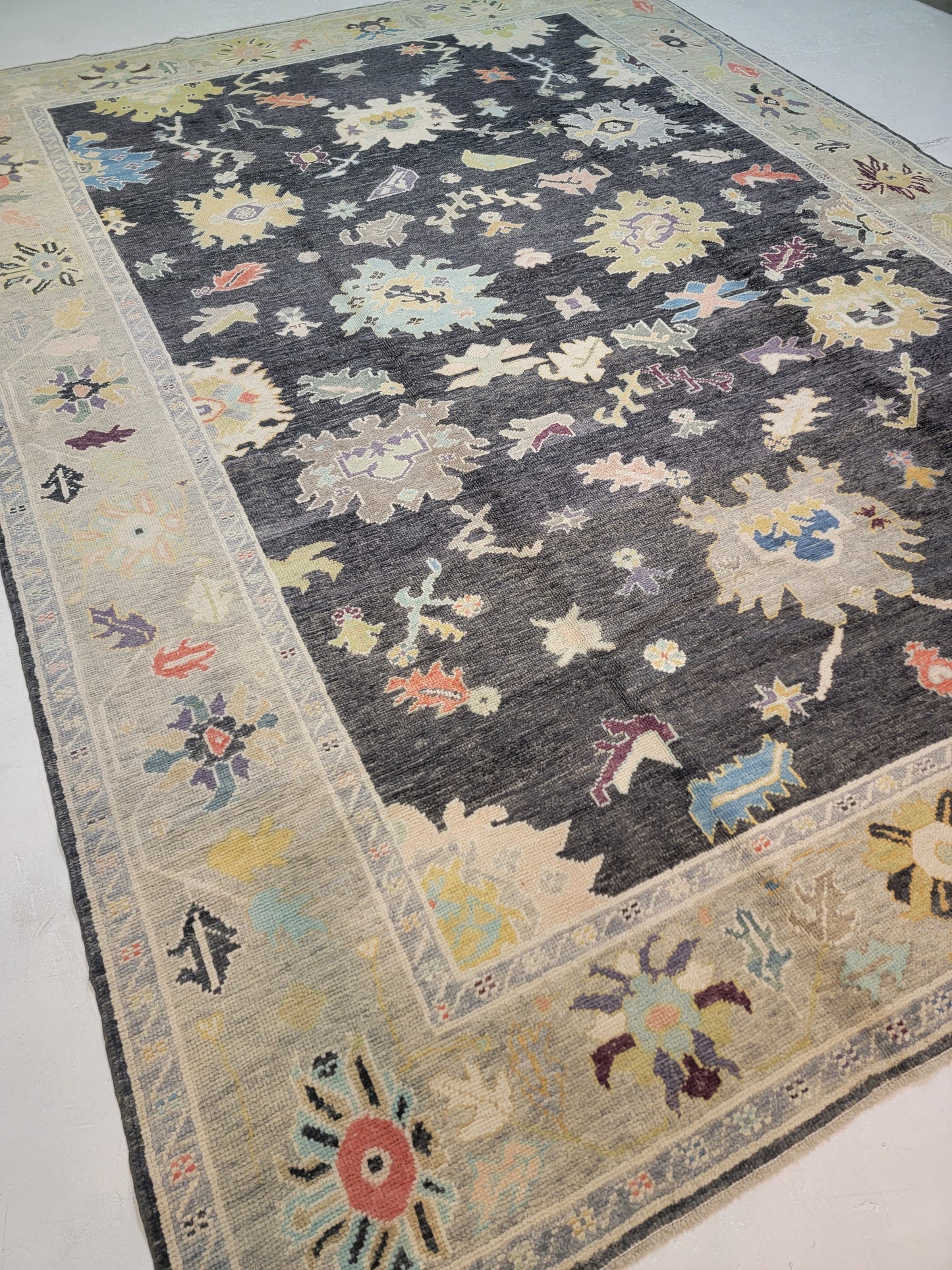 Hand-Knotted Wool Area Rug Turkish Oushak 10' x 13'6"