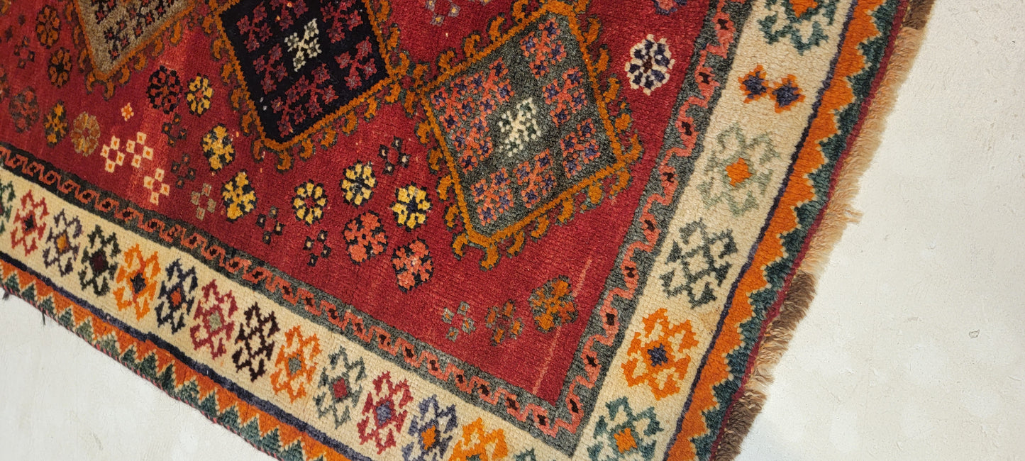 Hand-Knotted Wool Rug Shiraz 4'7" x 8'3"