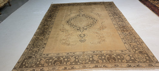 Hand-Knotted Wool Rug Tabriz 7'9" x 11'