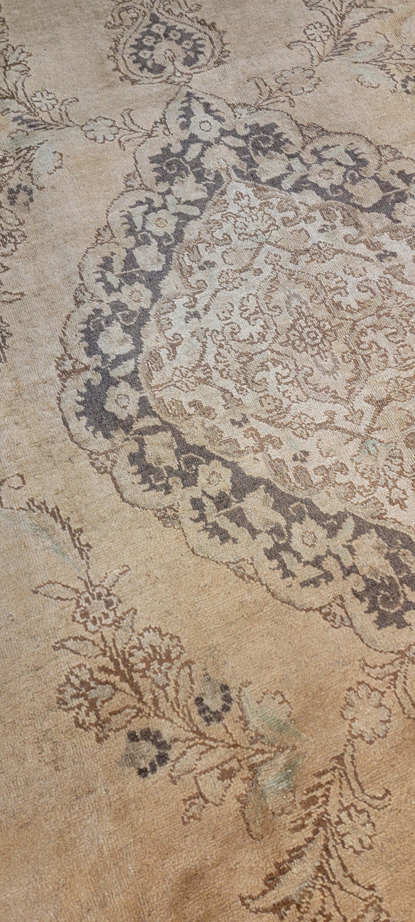 Hand-Knotted Wool Rug Tabriz 7'9" x 11'