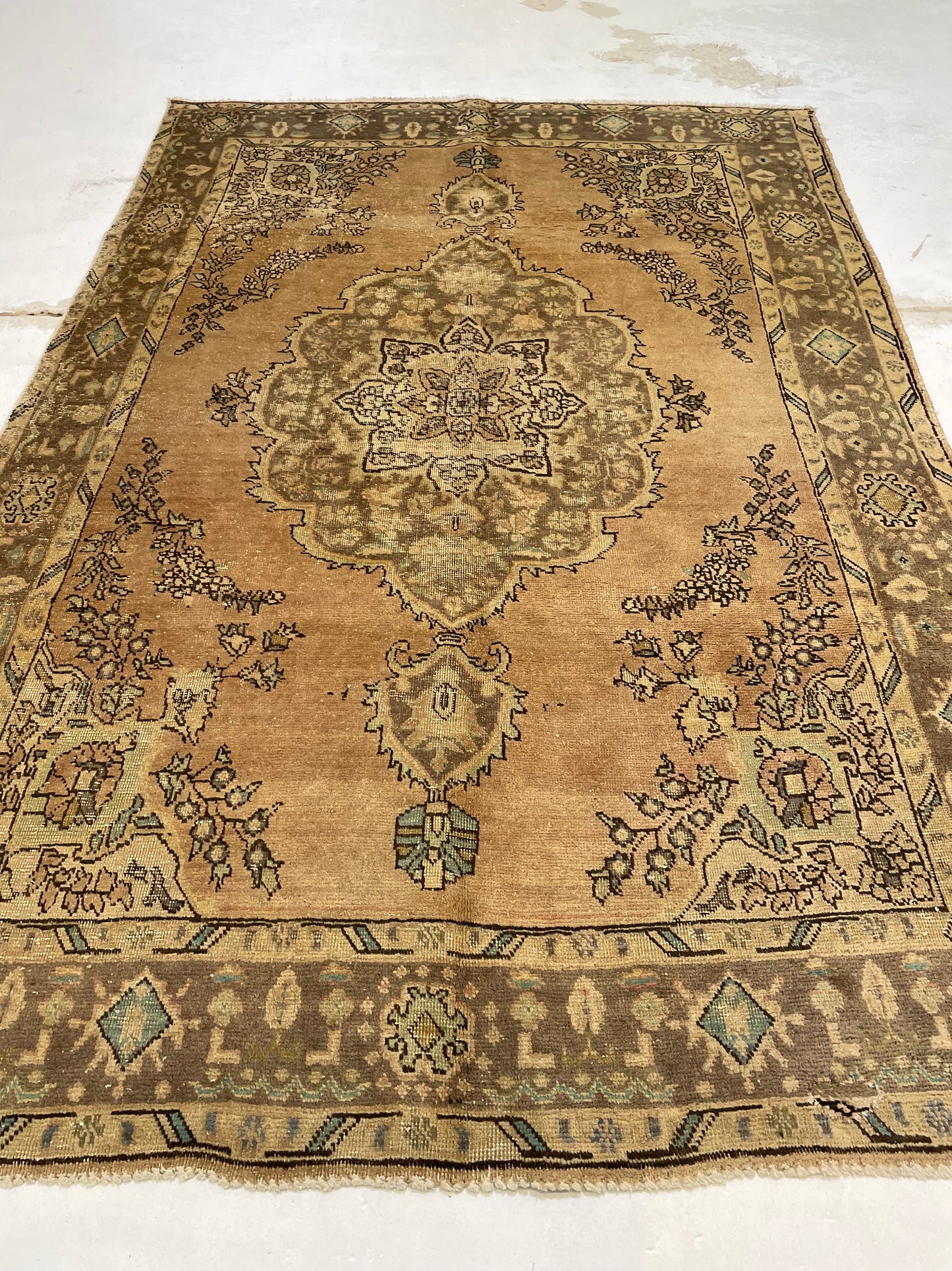 Hand-Knotted Wool Rug Tabriz 6'5" x 9'5"