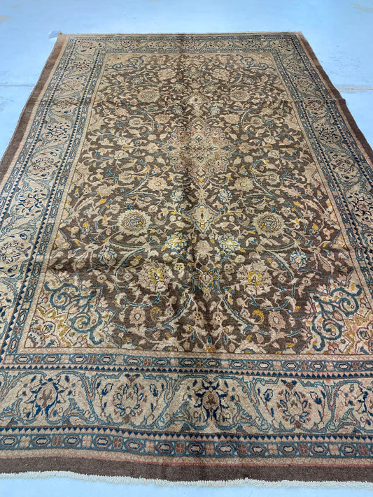 Hand-Knotted Wool Rug Mahal 6'8" x 9'9"