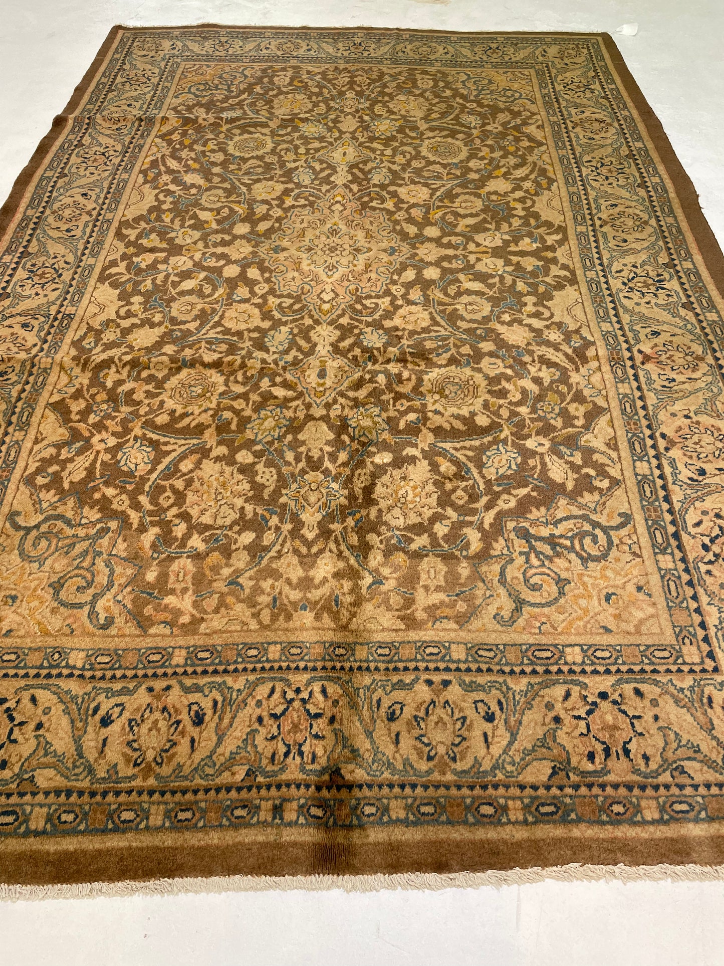 Hand-Knotted Wool Rug Mahal 6'8" x 9'9"