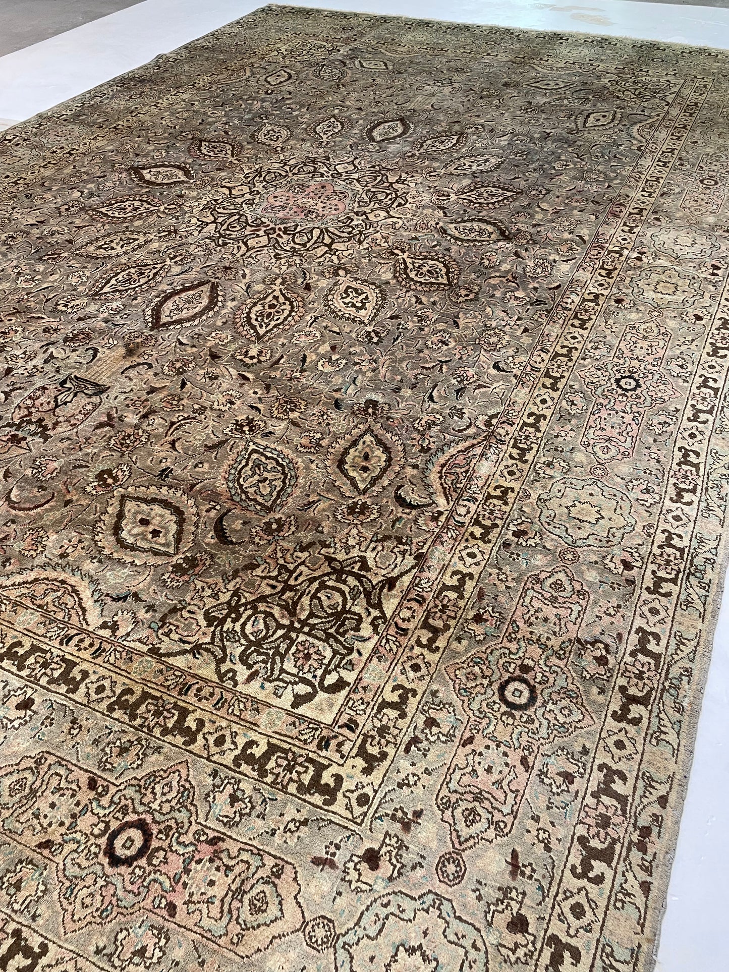 Hand-Knotted Wool Rug Tabriz 11'1" x 16'5"
