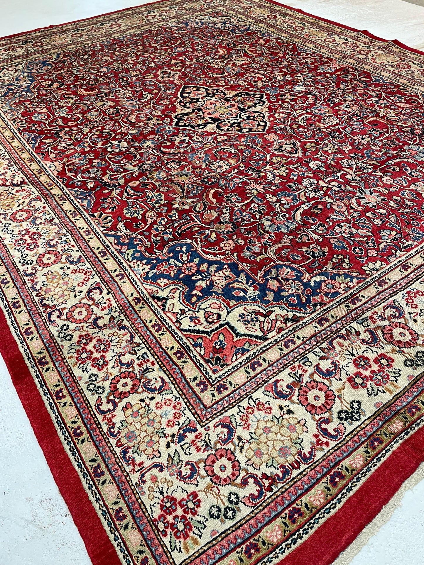 Hand-Knotted Wool Rug Mahal 10'5" x 12'10"