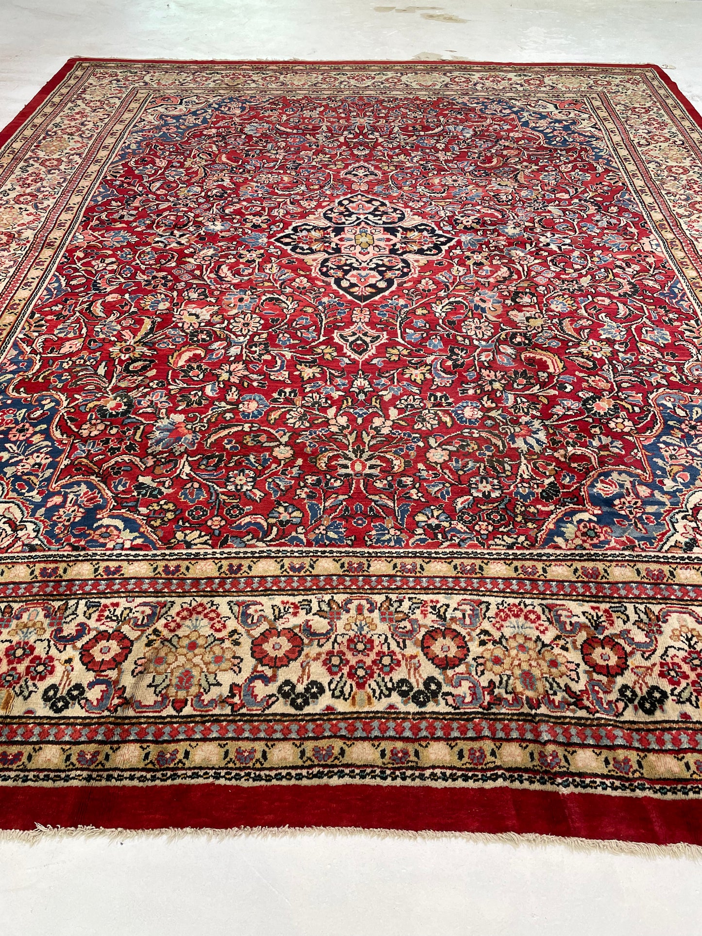 Hand-Knotted Wool Rug Mahal 10'5" x 12'10"