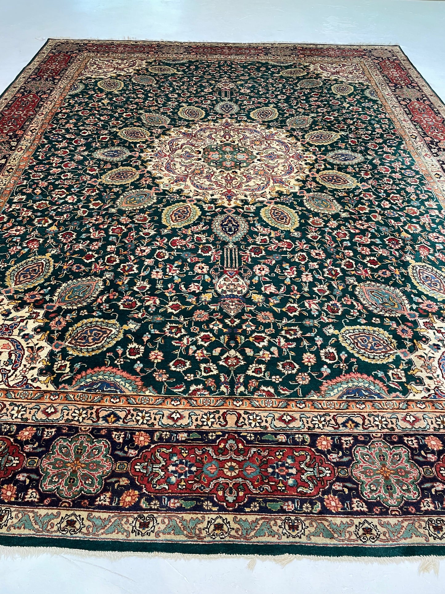 Hand-Knotted Wool Rug Sheikh Safi 9'7" x 12'5"
