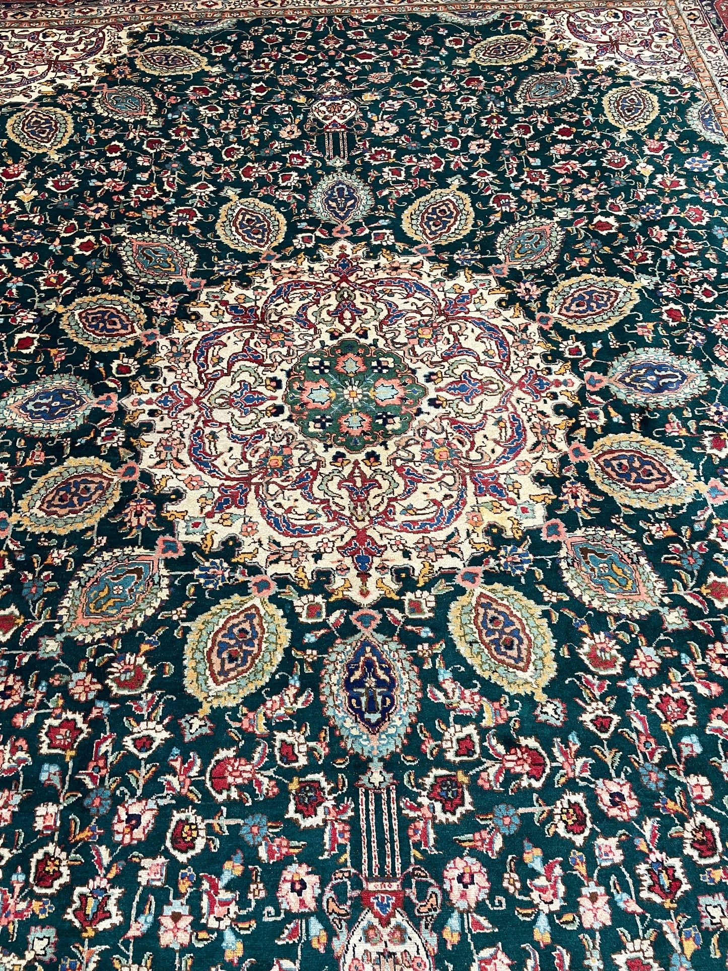 Hand-Knotted Wool Rug Sheikh Safi 9'7" x 12'5"