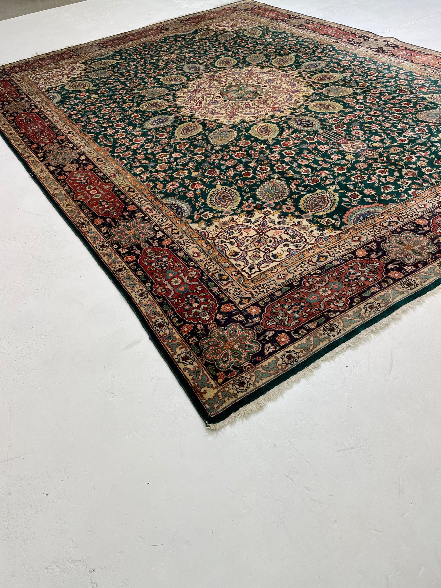 Hand-Knotted Wool Rug Sheikh Safi 9'7" x 12'5"