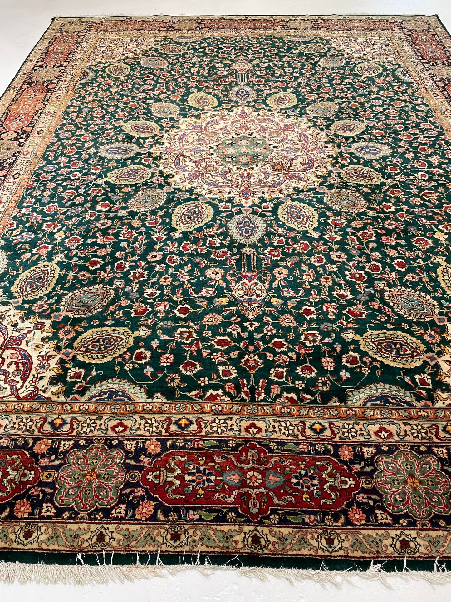Hand-Knotted Wool Rug Sheikh Safi 9'7" x 12'5"