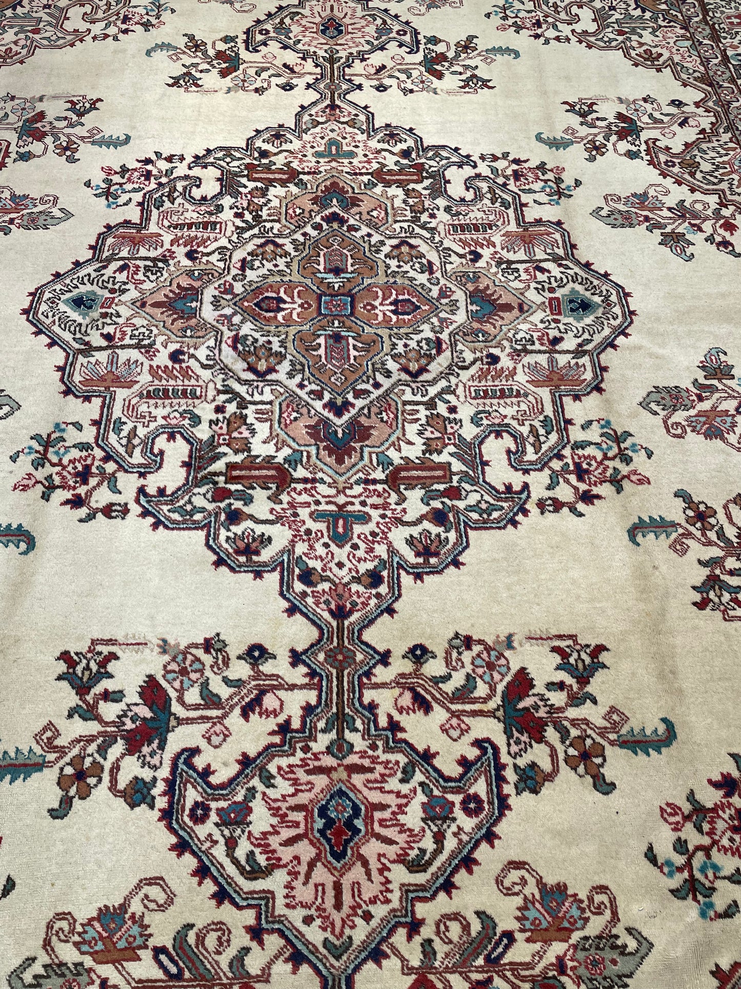 Hand-Knotted Wool Rug Tabriz Khoy 9'9" x 13'2"