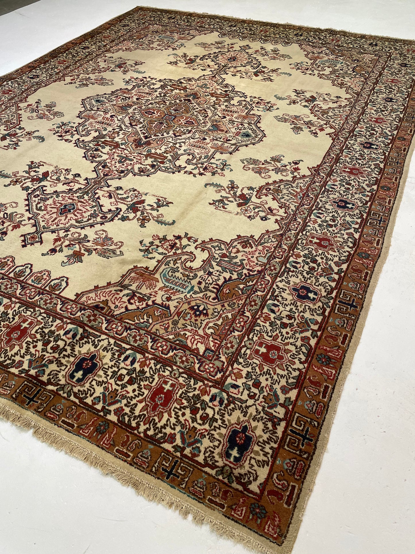 Hand-Knotted Wool Rug Tabriz Khoy 9'9" x 13'2"