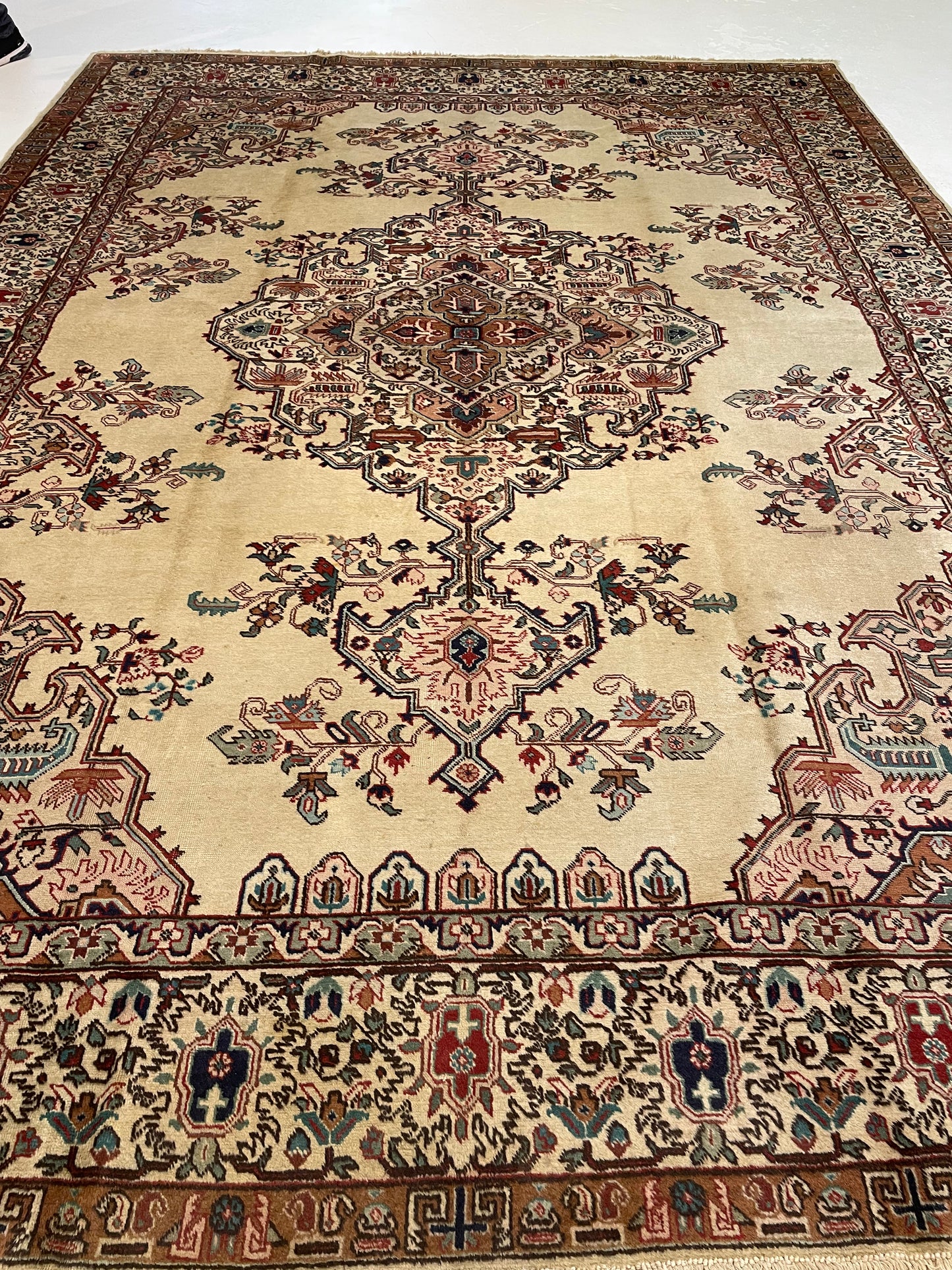 Hand-Knotted Wool Rug Tabriz Khoy 9'9" x 13'2"