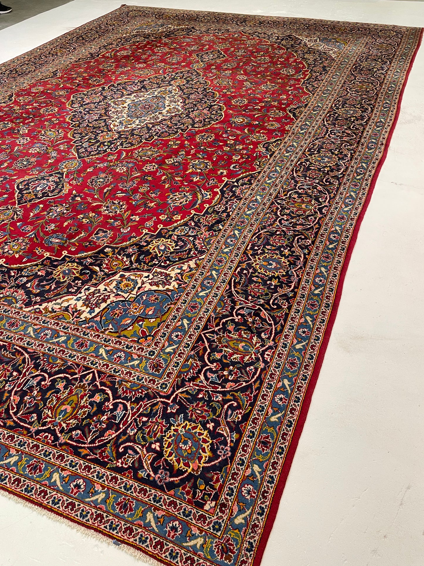 Hand-Knotted Wool Rug Kashan 11'8" x 17'1"