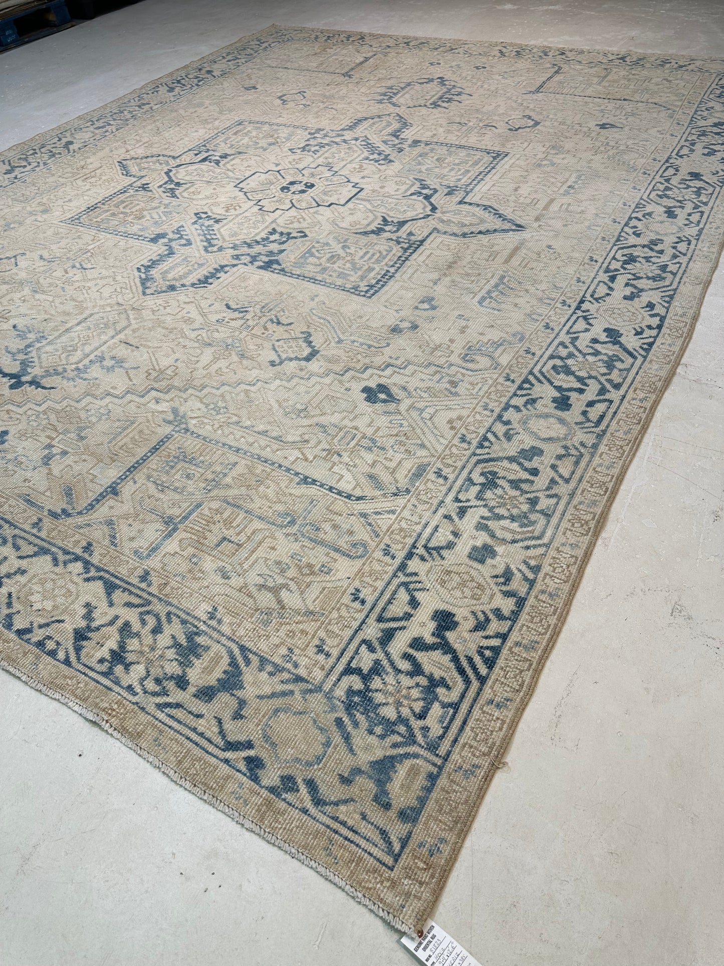 Antique Hand-Knotted Wool Rug Heriz 9'4" x 12'6"