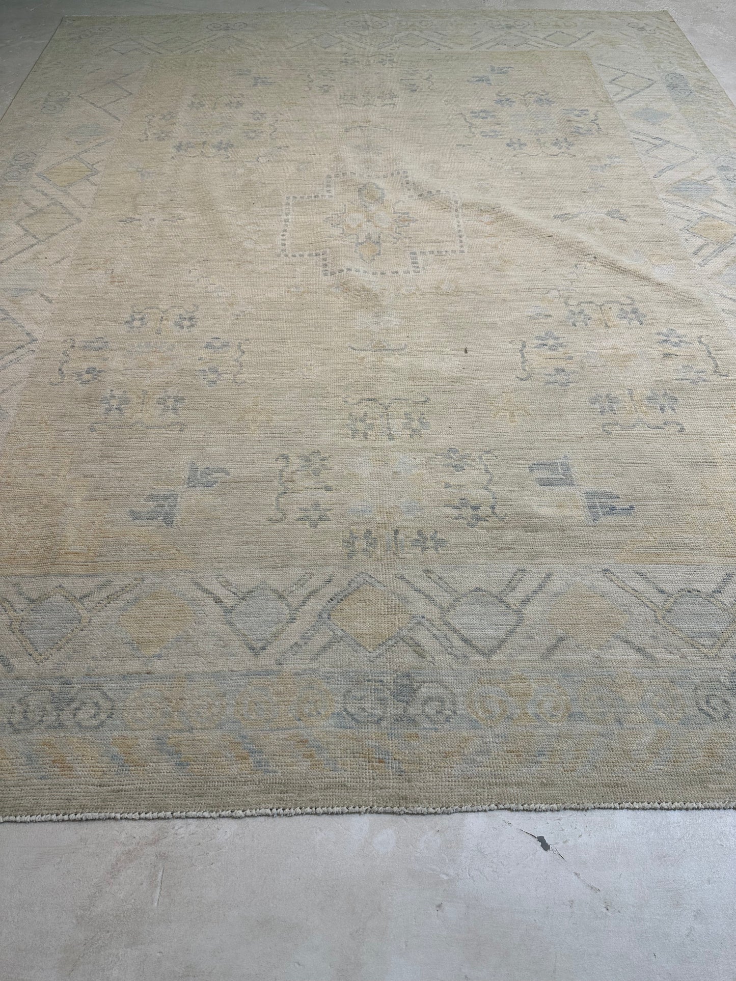 Hand-Knotted Wool Rug Turkish Oushak 7'10" x 9'11"