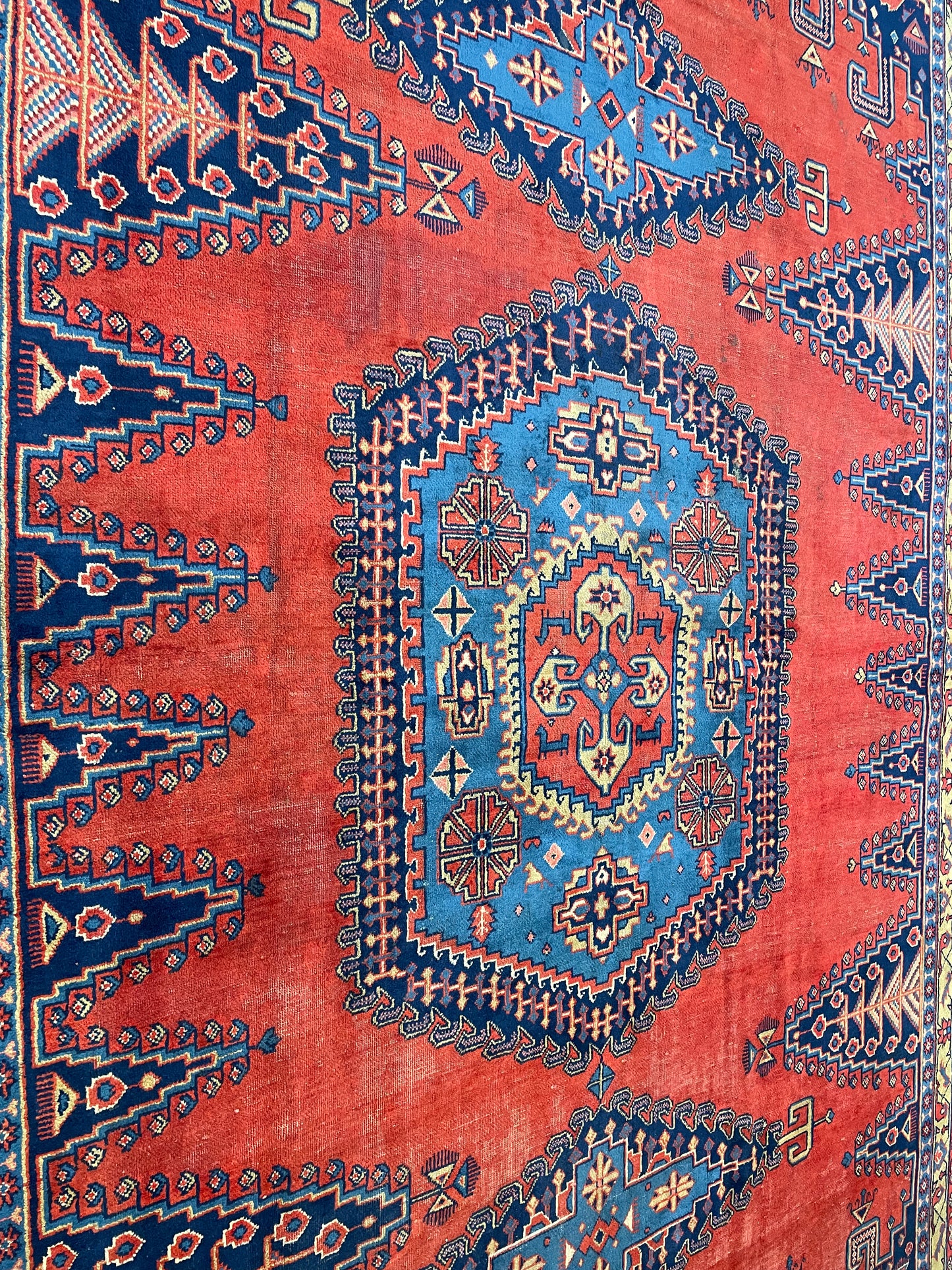 Hand-Knotted Wool Rug Vis 11' x 16'6"