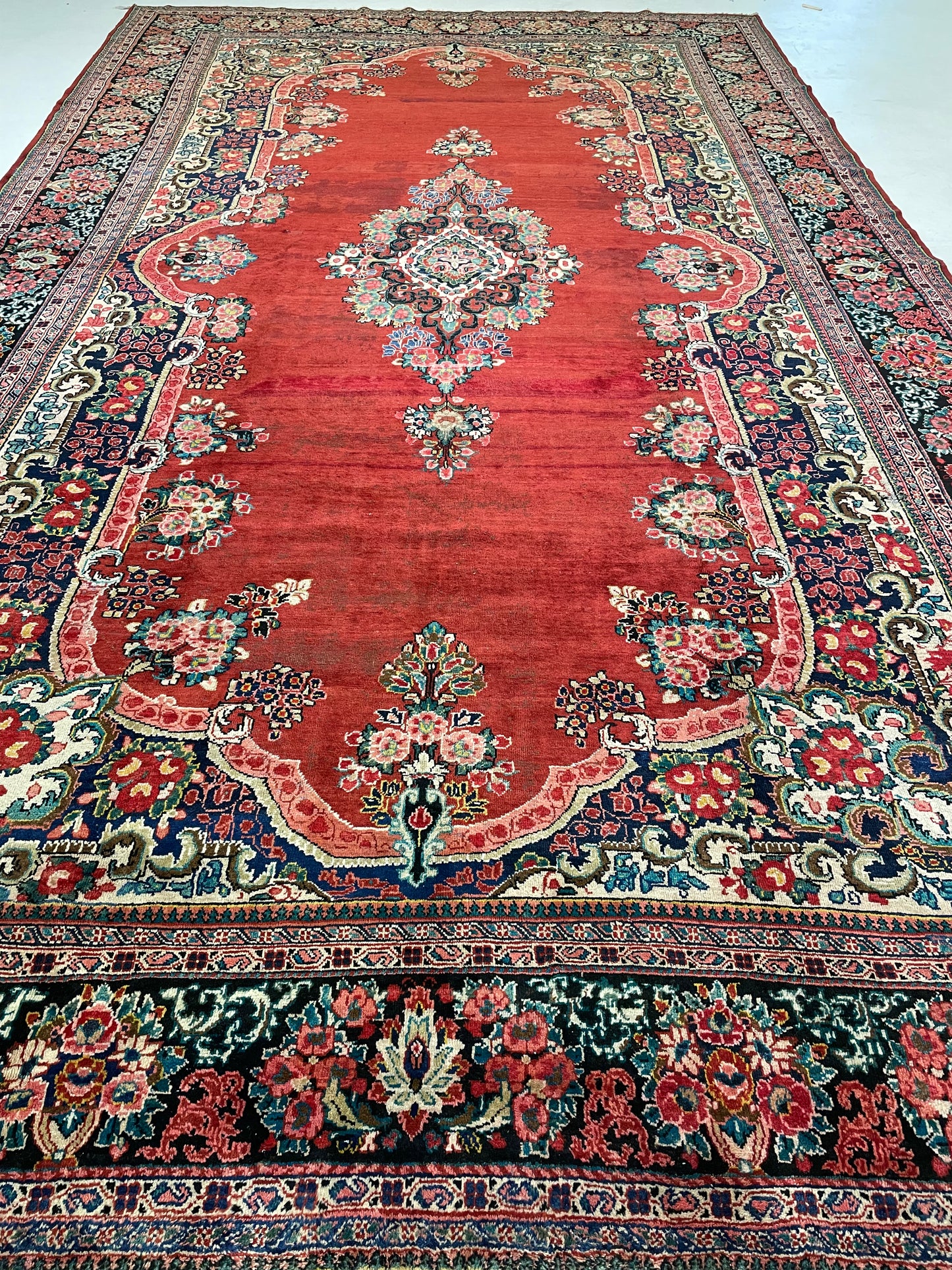Hand-Knotted Wool Rug Mahal 10' x 17'5"