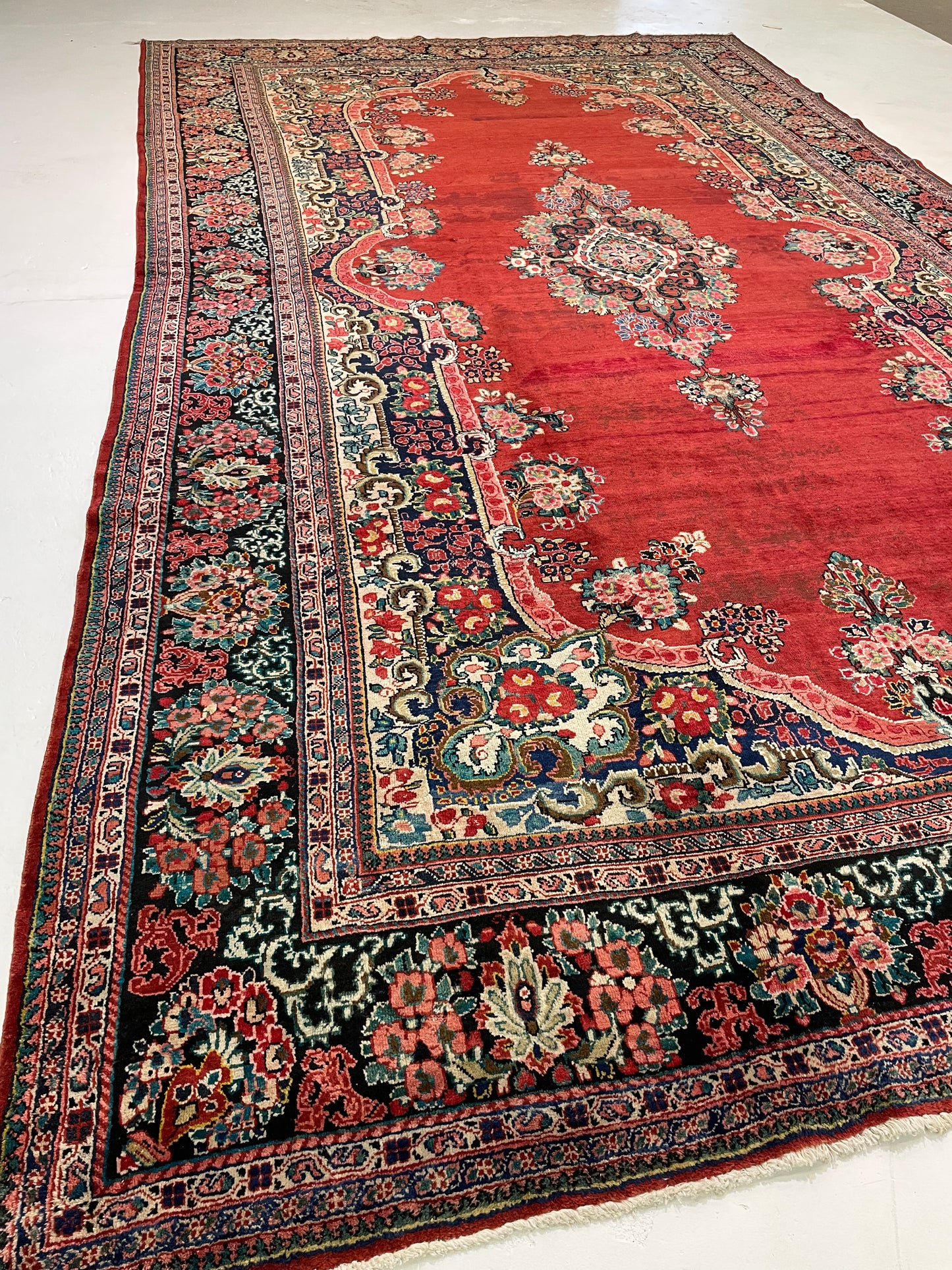 Hand-Knotted Wool Rug Mahal 10' x 17'5"