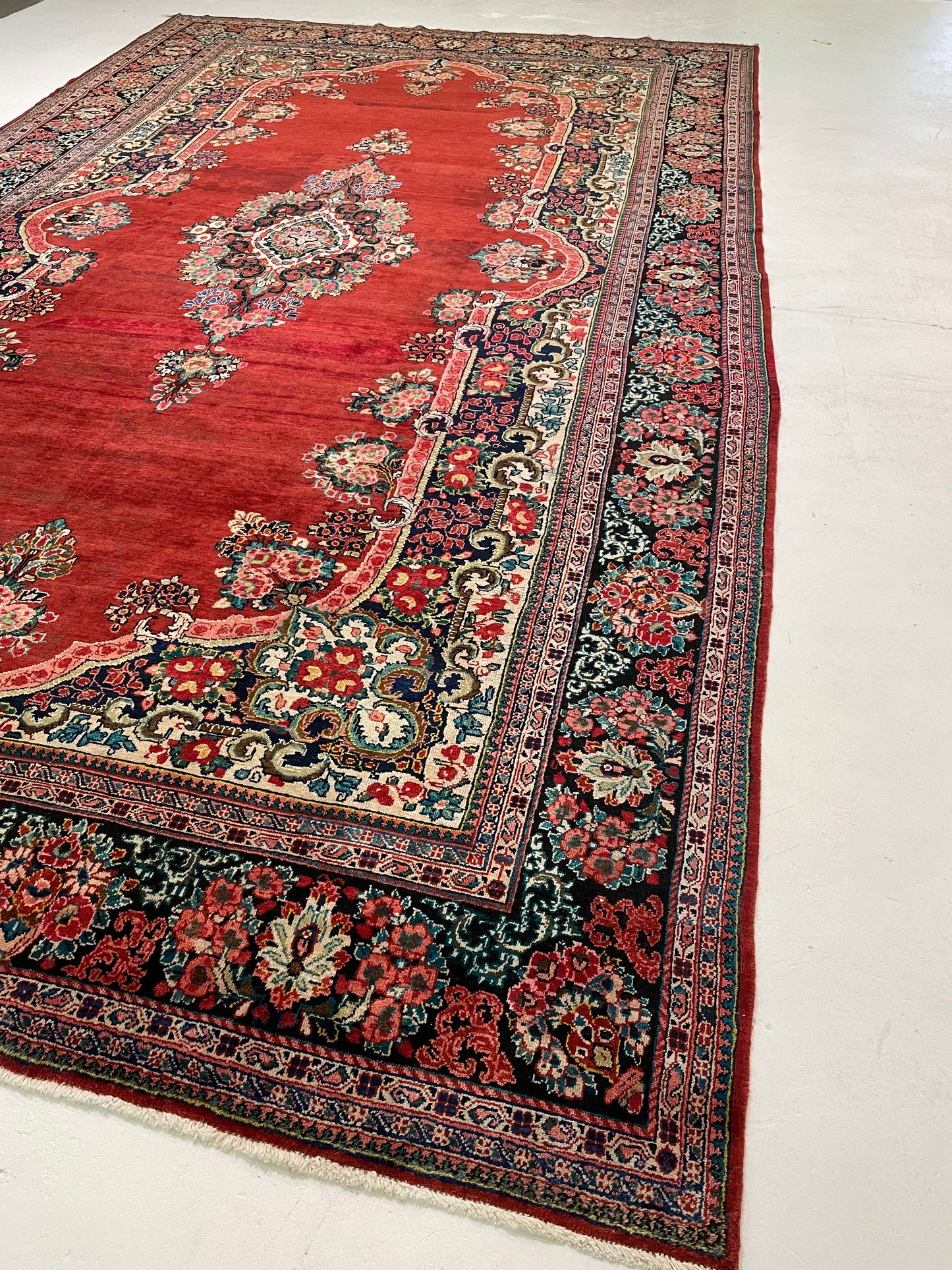 Hand-Knotted Wool Rug Mahal 10' x 17'5"