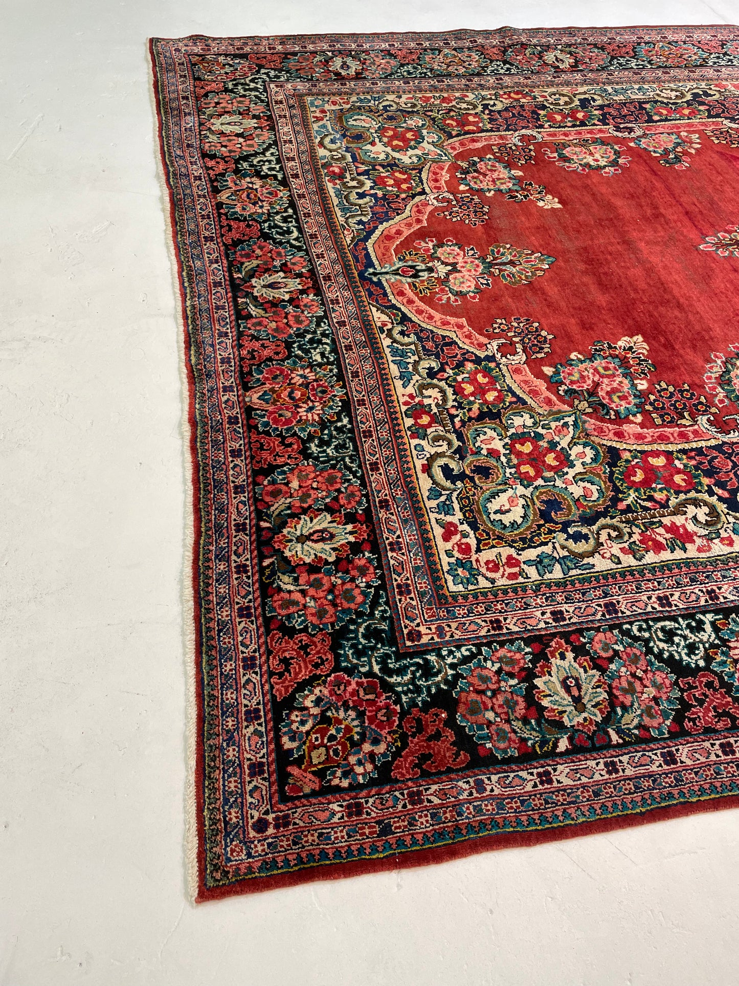 Hand-Knotted Wool Rug Mahal 10' x 17'5"