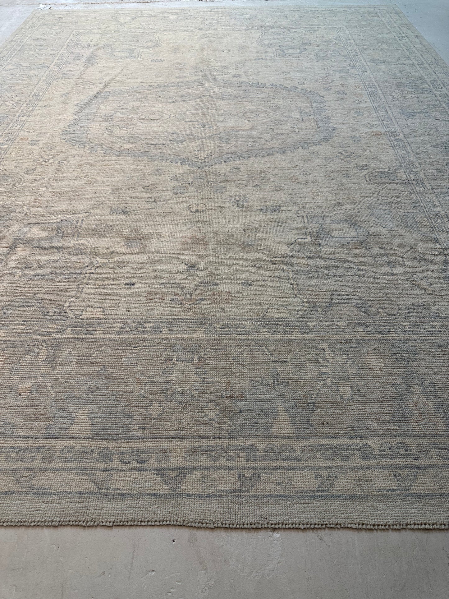 Hand-Knotted Wool Rug Turkish Oushak 8'10" x 11'5"