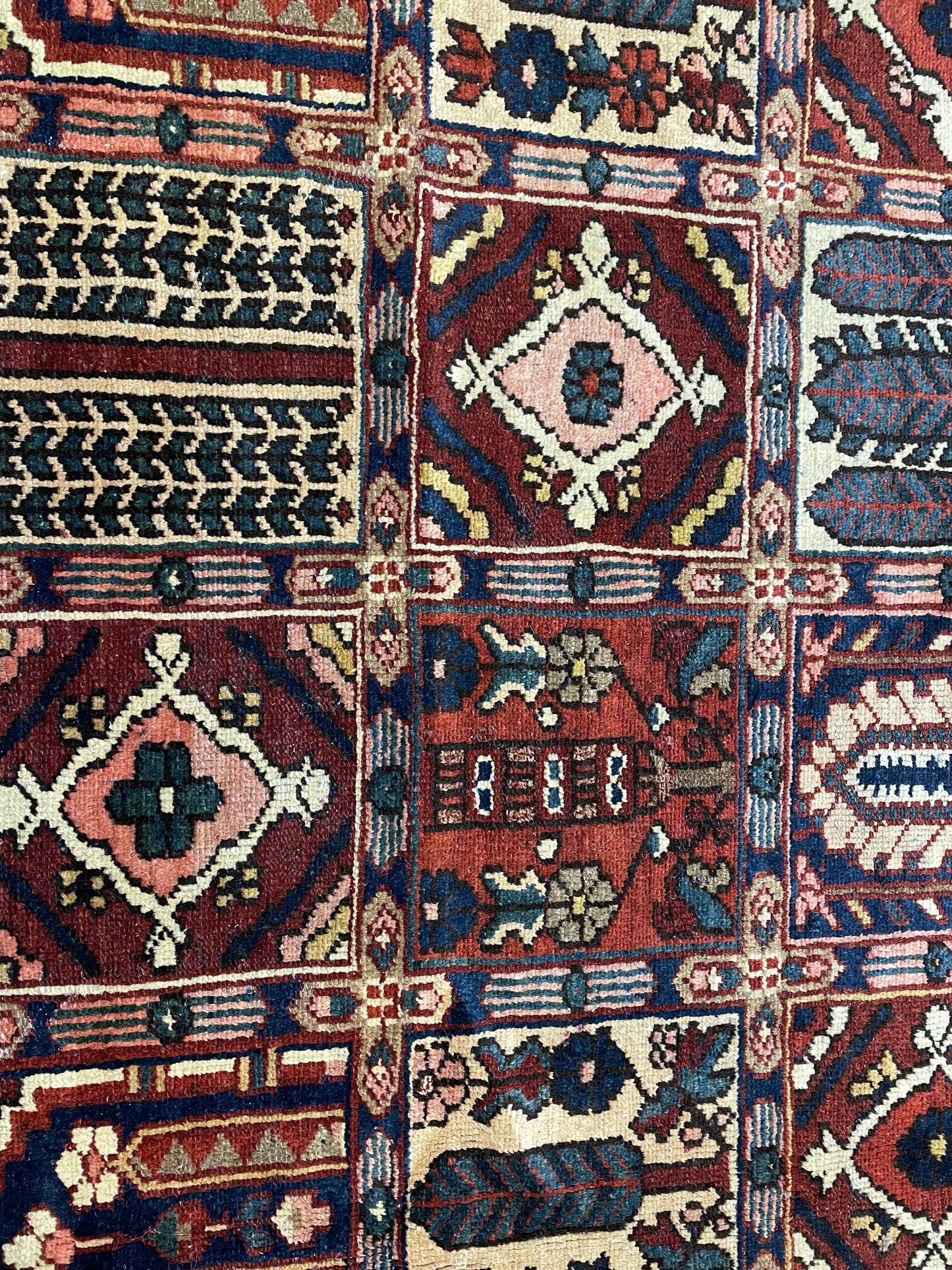 Hand-Knotted Wool Rug Bakhtiari Garden of Eden 10'4" x 13'