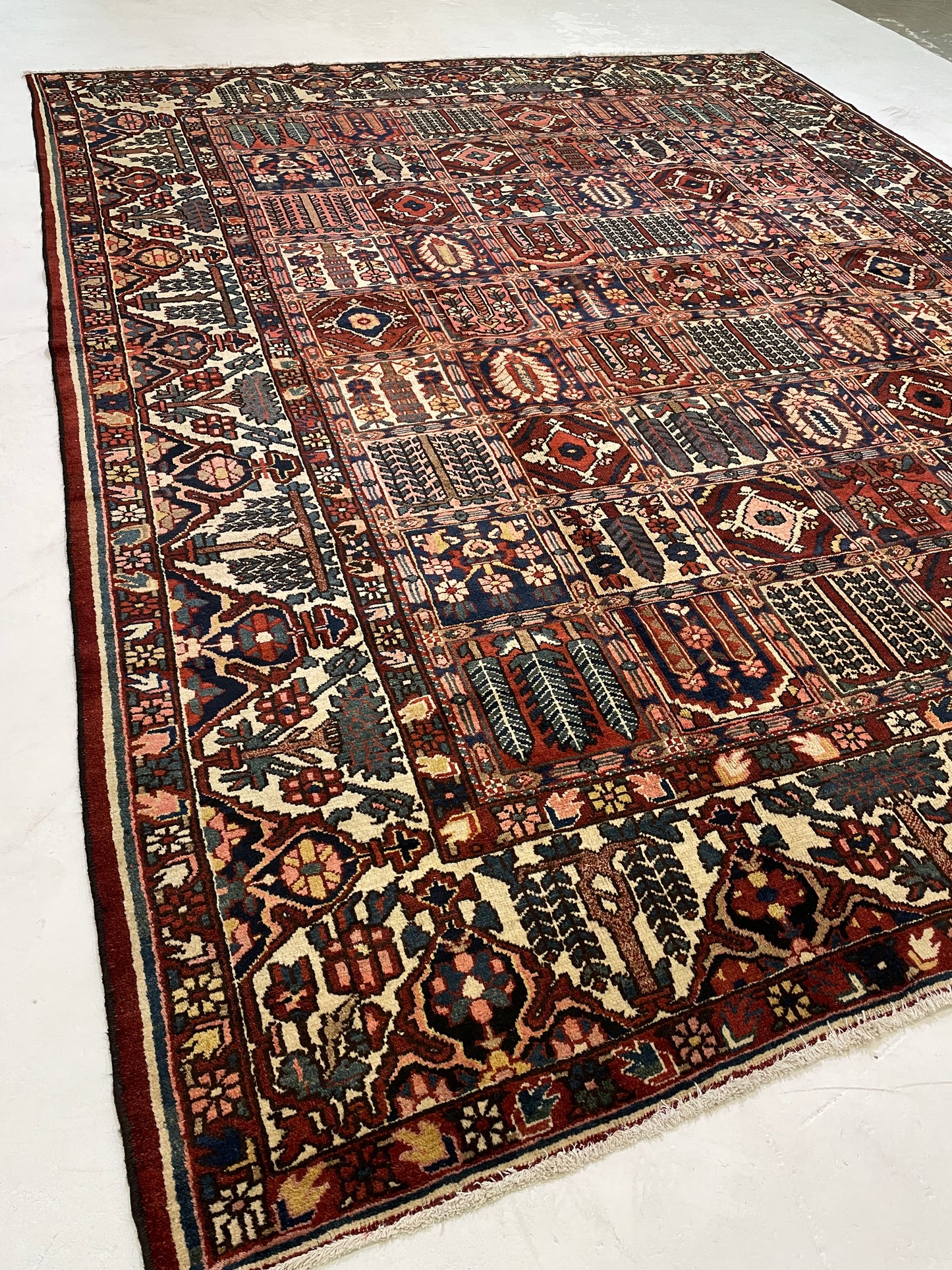 Hand-Knotted Wool Rug Bakhtiari Garden of Eden 10'4" x 13'