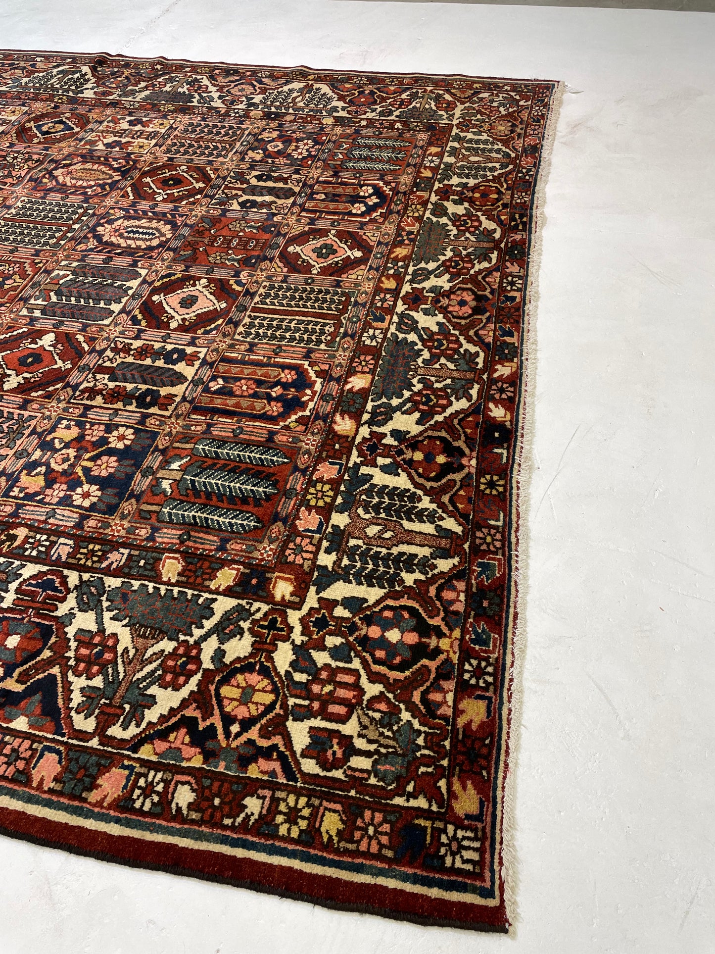 Hand-Knotted Wool Rug Bakhtiari Garden of Eden 10'4" x 13'
