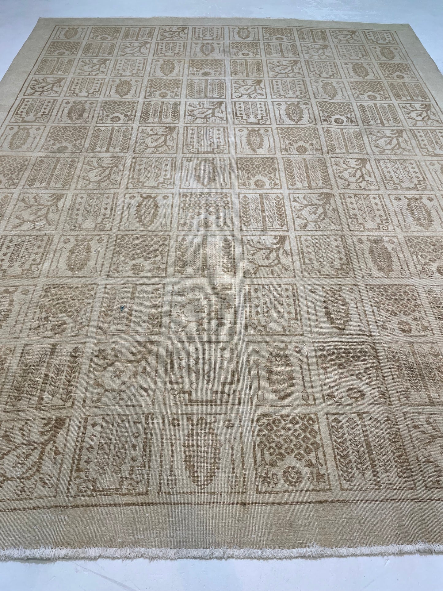 Hand-Knotted Wool Rug Tabriz Garden of Eden 9'3" x 12'3"