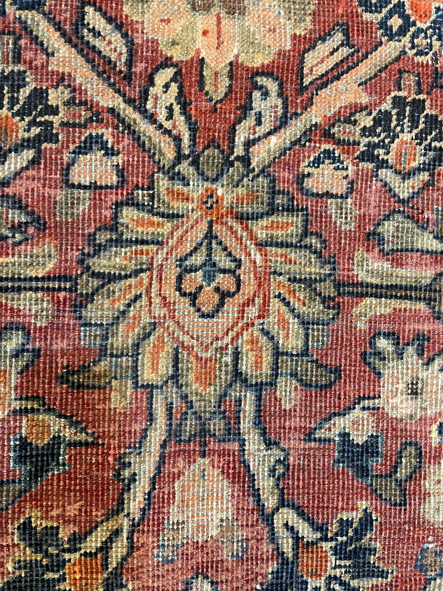 Hand-Knotted Wool Area Rug Antique Mahal 7'1" x 10'6"