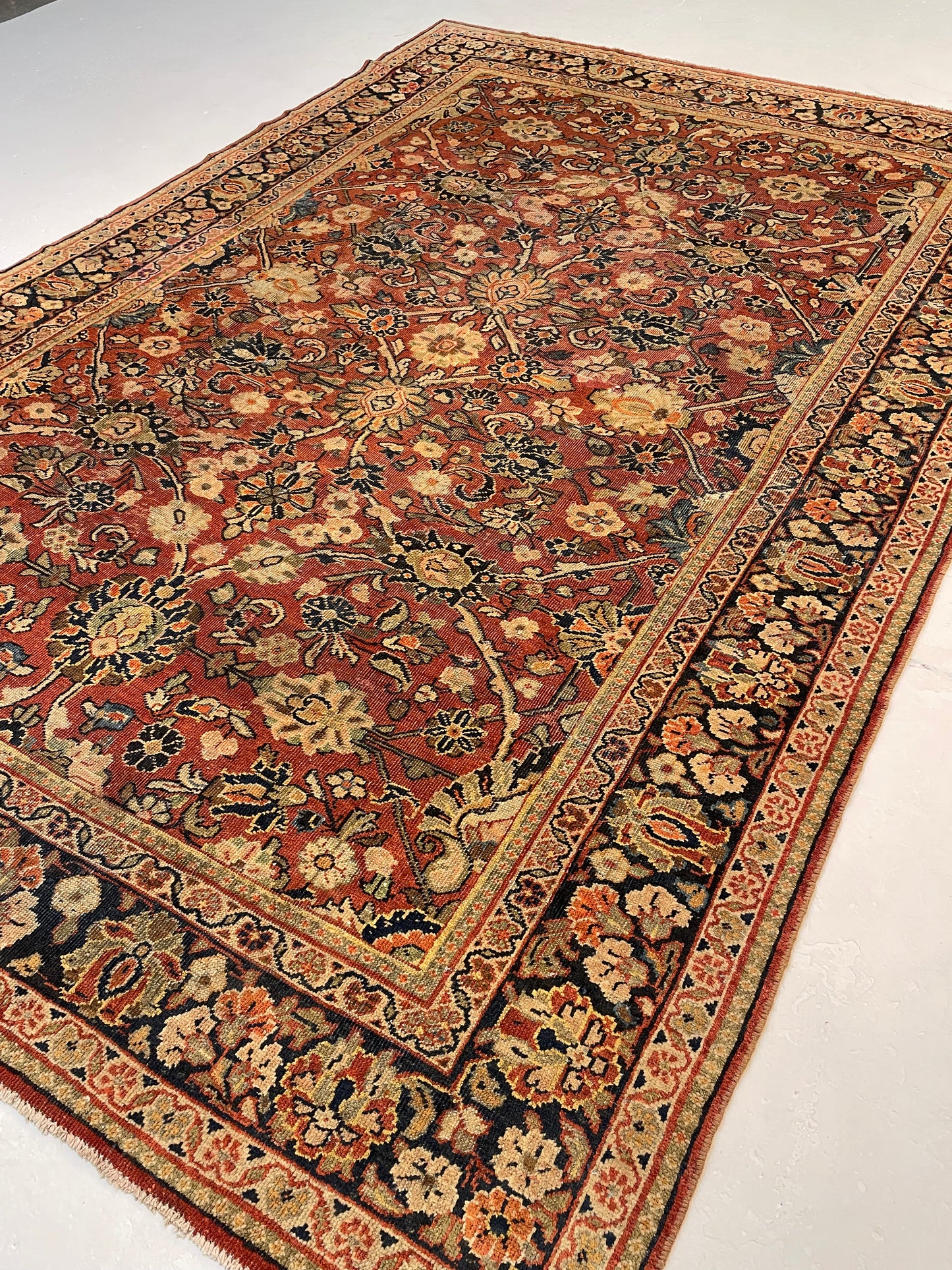 Hand-Knotted Wool Area Rug Antique Mahal 7'1" x 10'6"