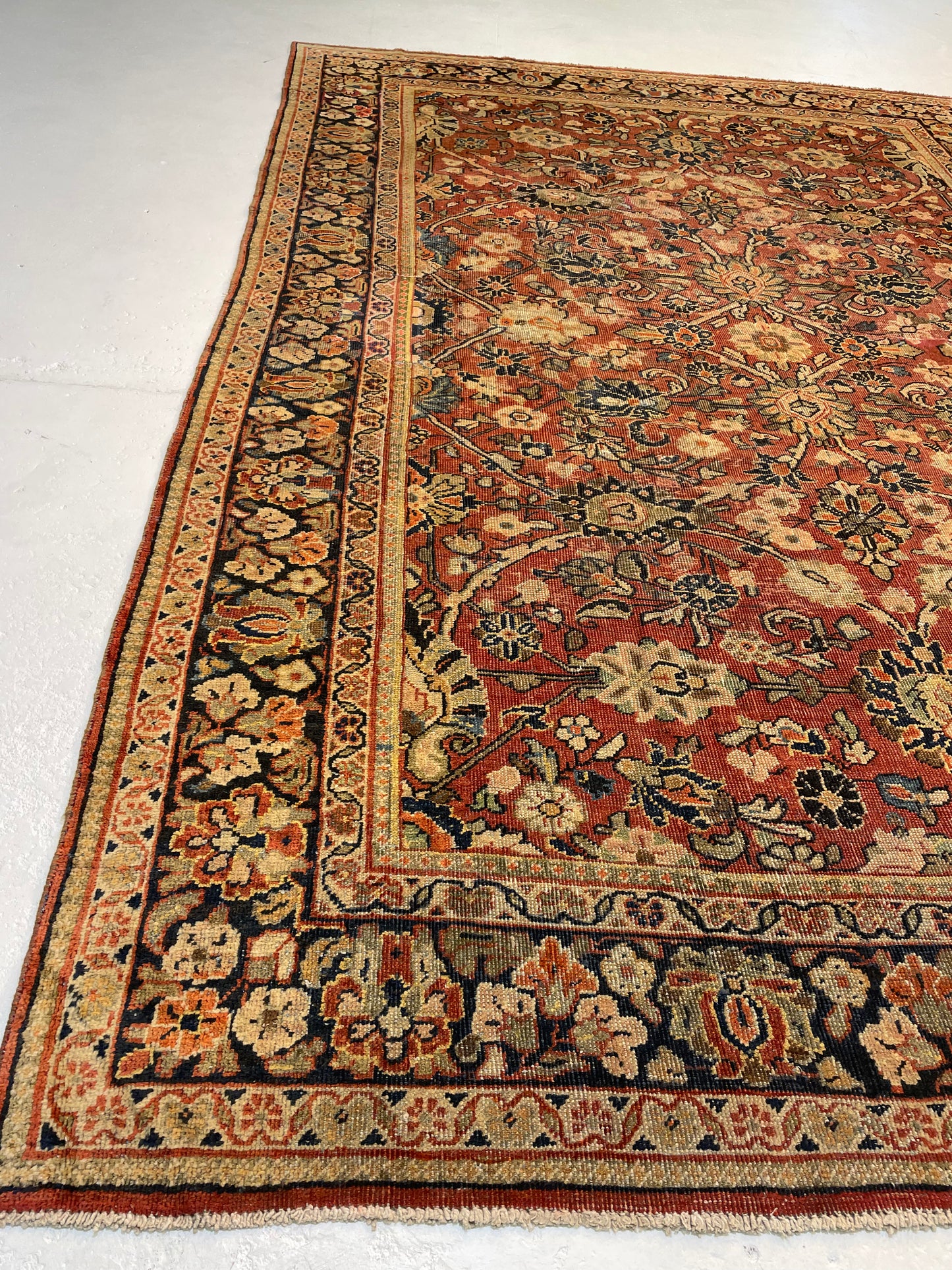 Hand-Knotted Wool Area Rug Antique Mahal 7'1" x 10'6"