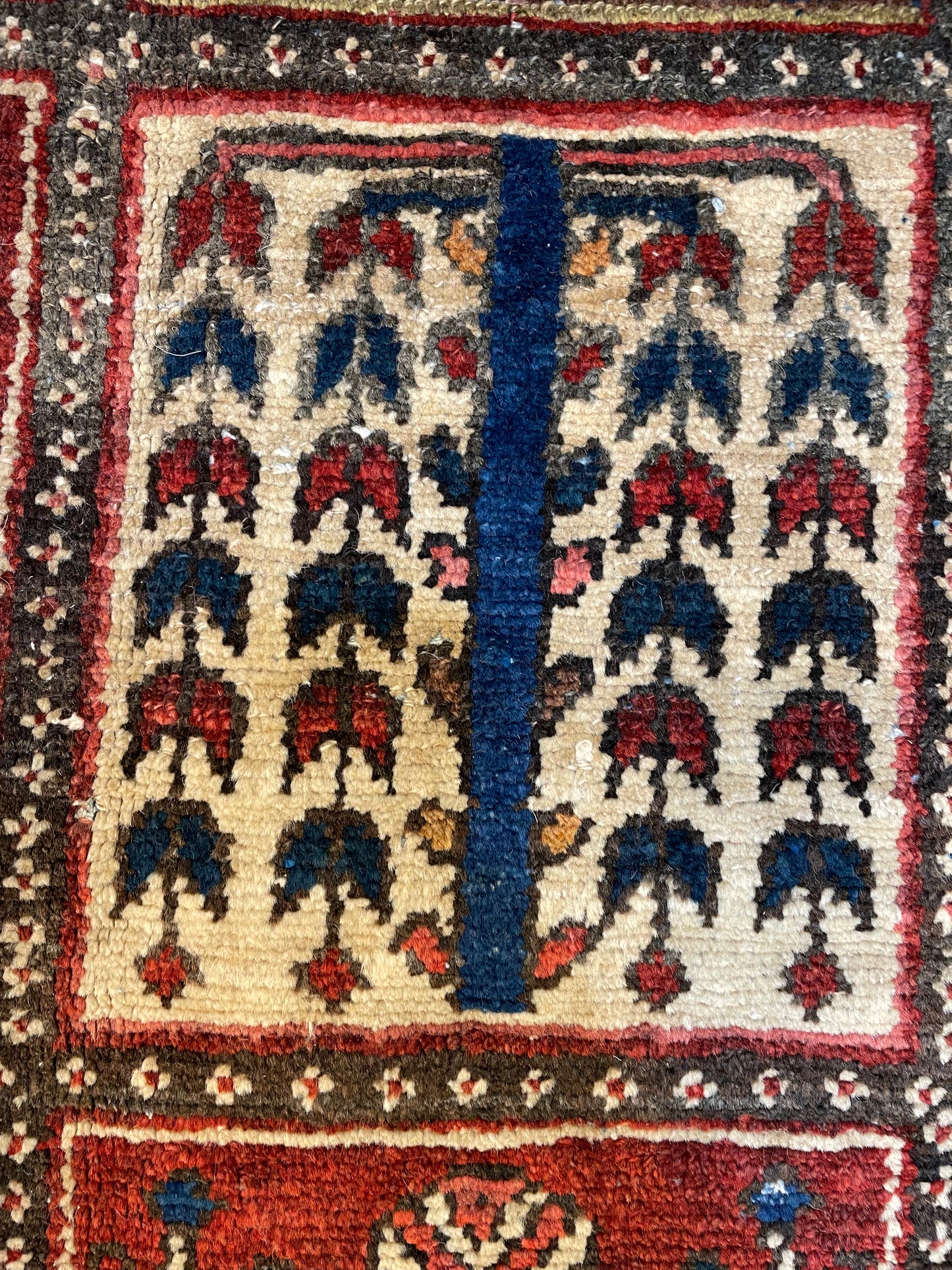 Hand-Knotted Wool Area Rug Bakhtiari Garden of Eden 6'11" x 9'5"