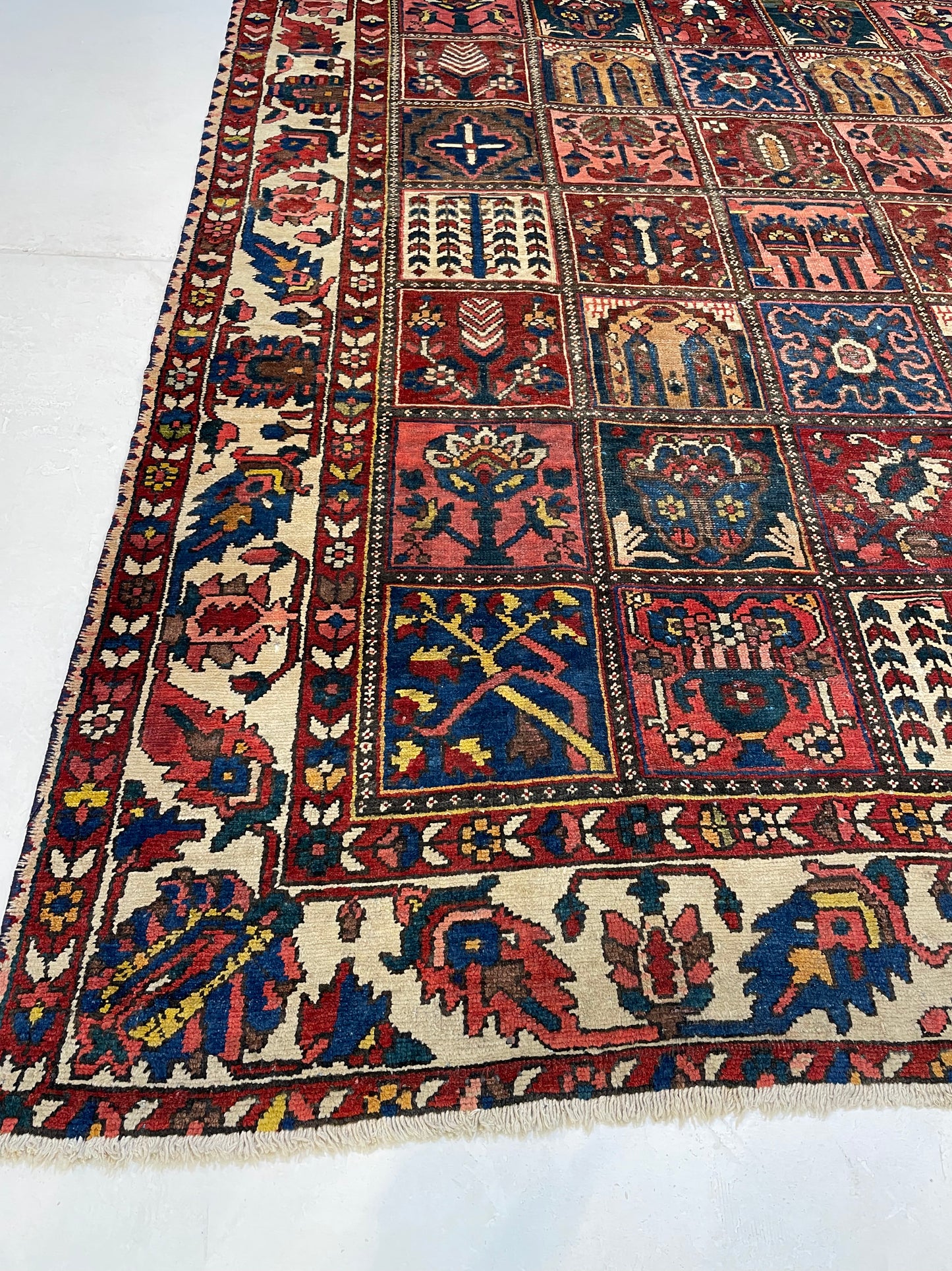 Hand-Knotted Wool Area Rug Bakhtiari Garden of Eden 6'11" x 9'5"