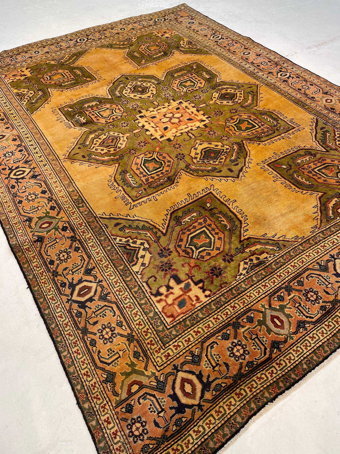 Hand-Knotted Wool Area Rug Meshkin 7'8" x 10'7"