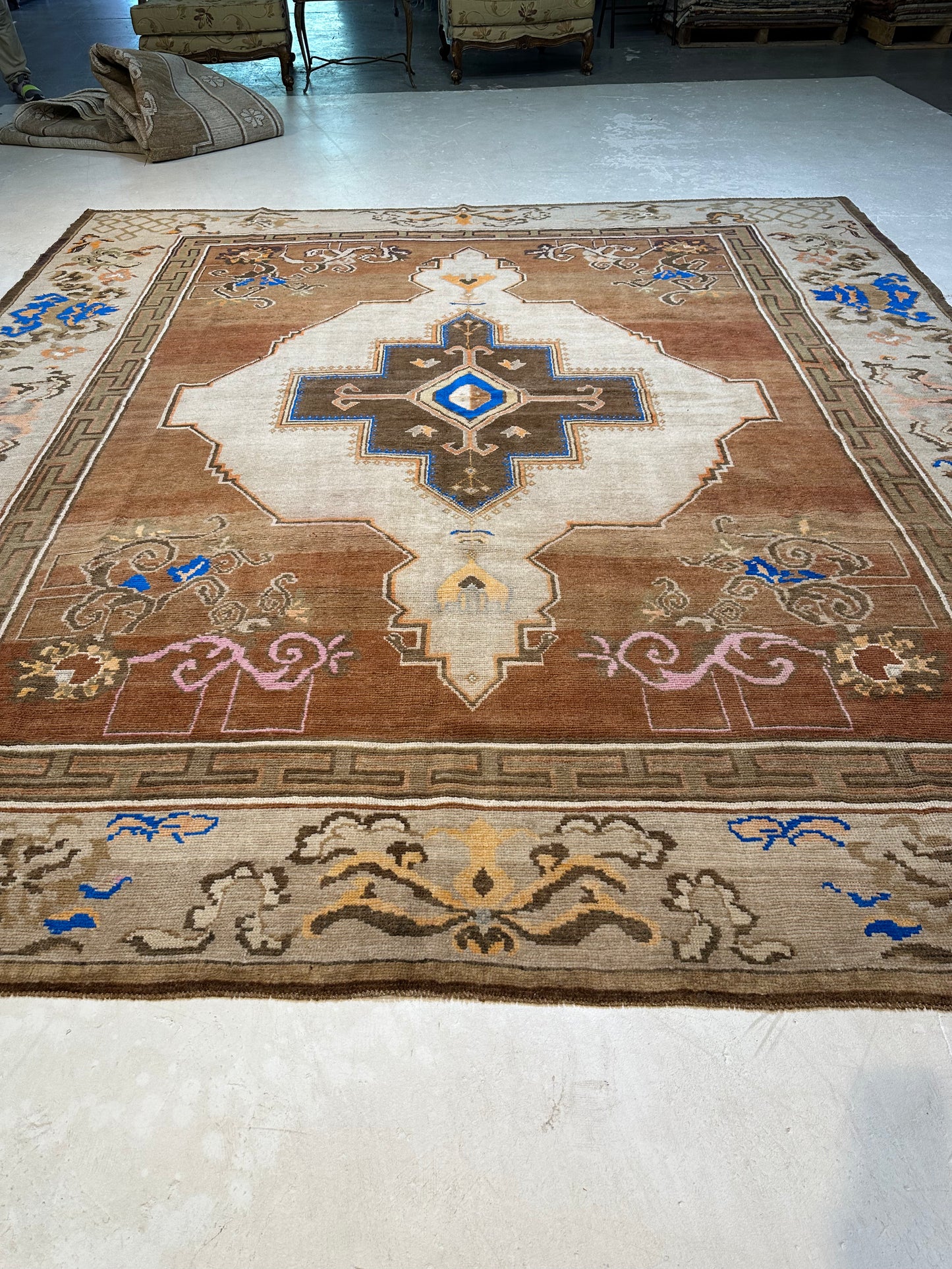 Hand-Knotted Wool Rug Turkish Oushak 10'6" x 11''3"