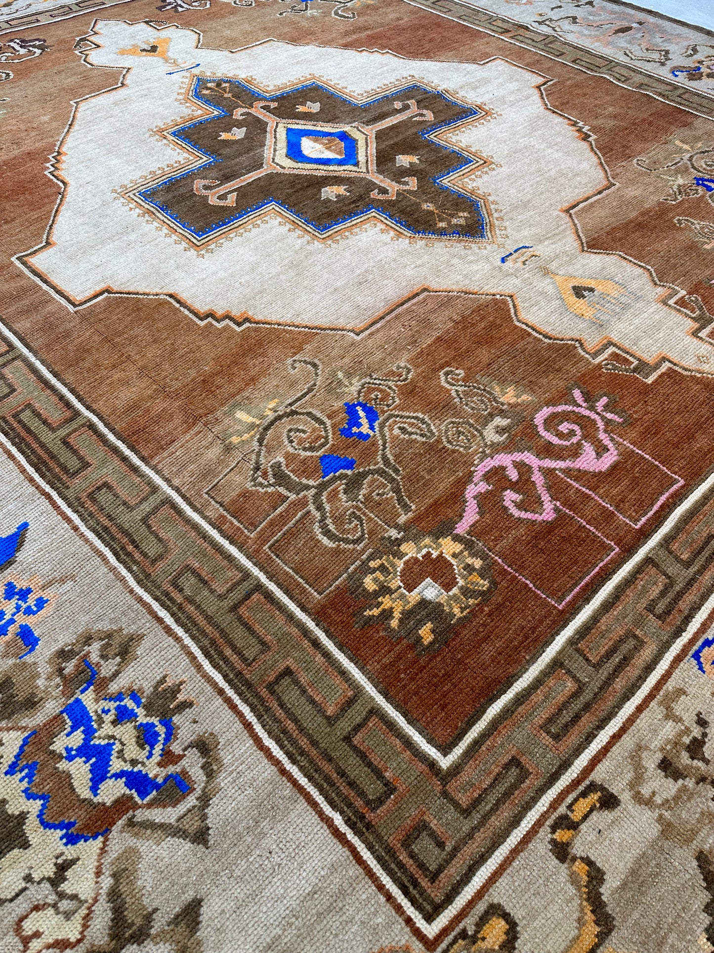 Hand-Knotted Wool Rug Turkish Oushak 10'6" x 11''3"