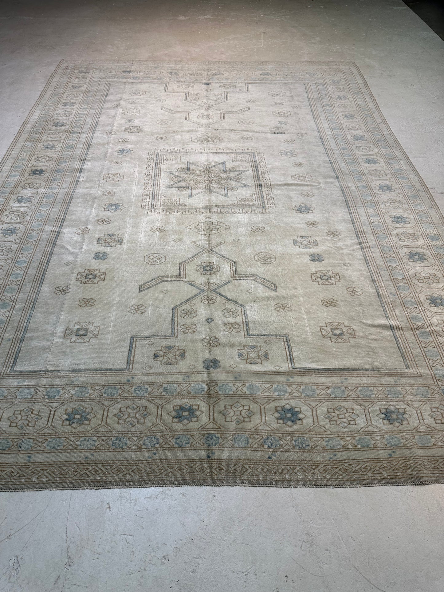 Hand-Knotted Wool Rug Turkish Oushak 8'10" x 12'1"