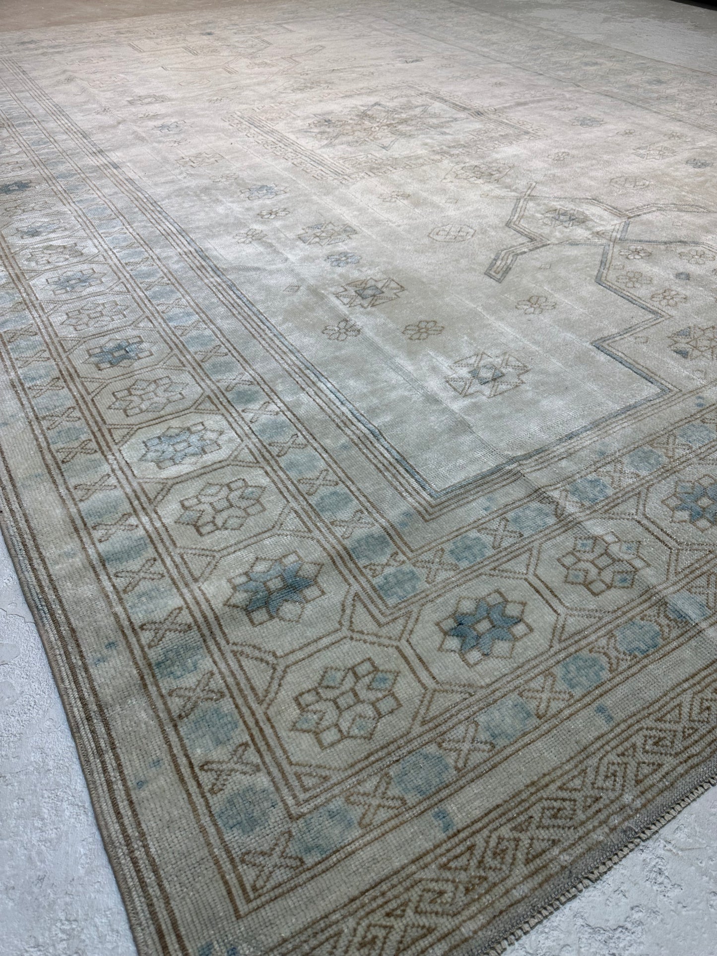 Hand-Knotted Wool Rug Turkish Oushak 8'10" x 12'1"