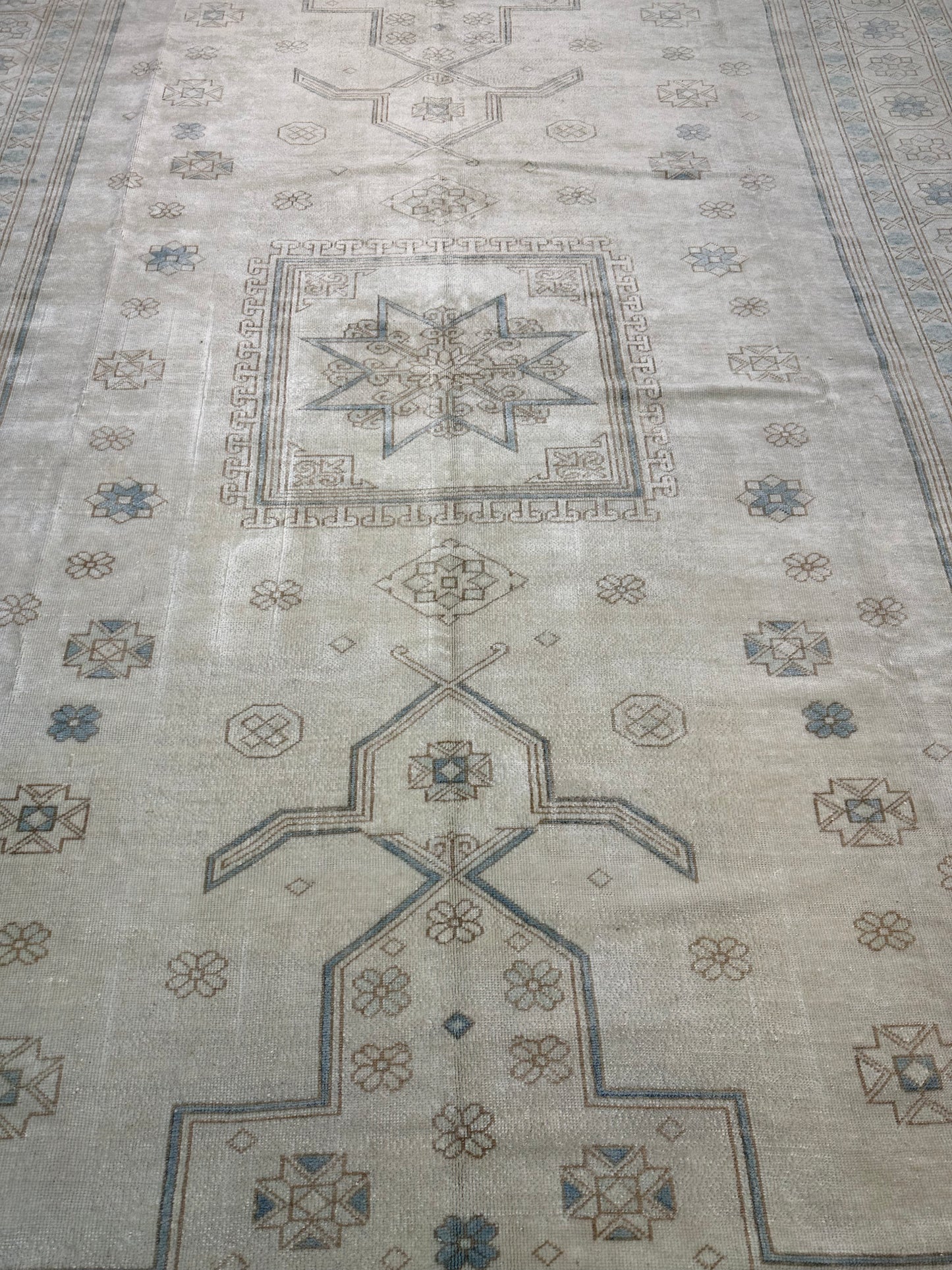 Hand-Knotted Wool Rug Turkish Oushak 8'10" x 12'1"