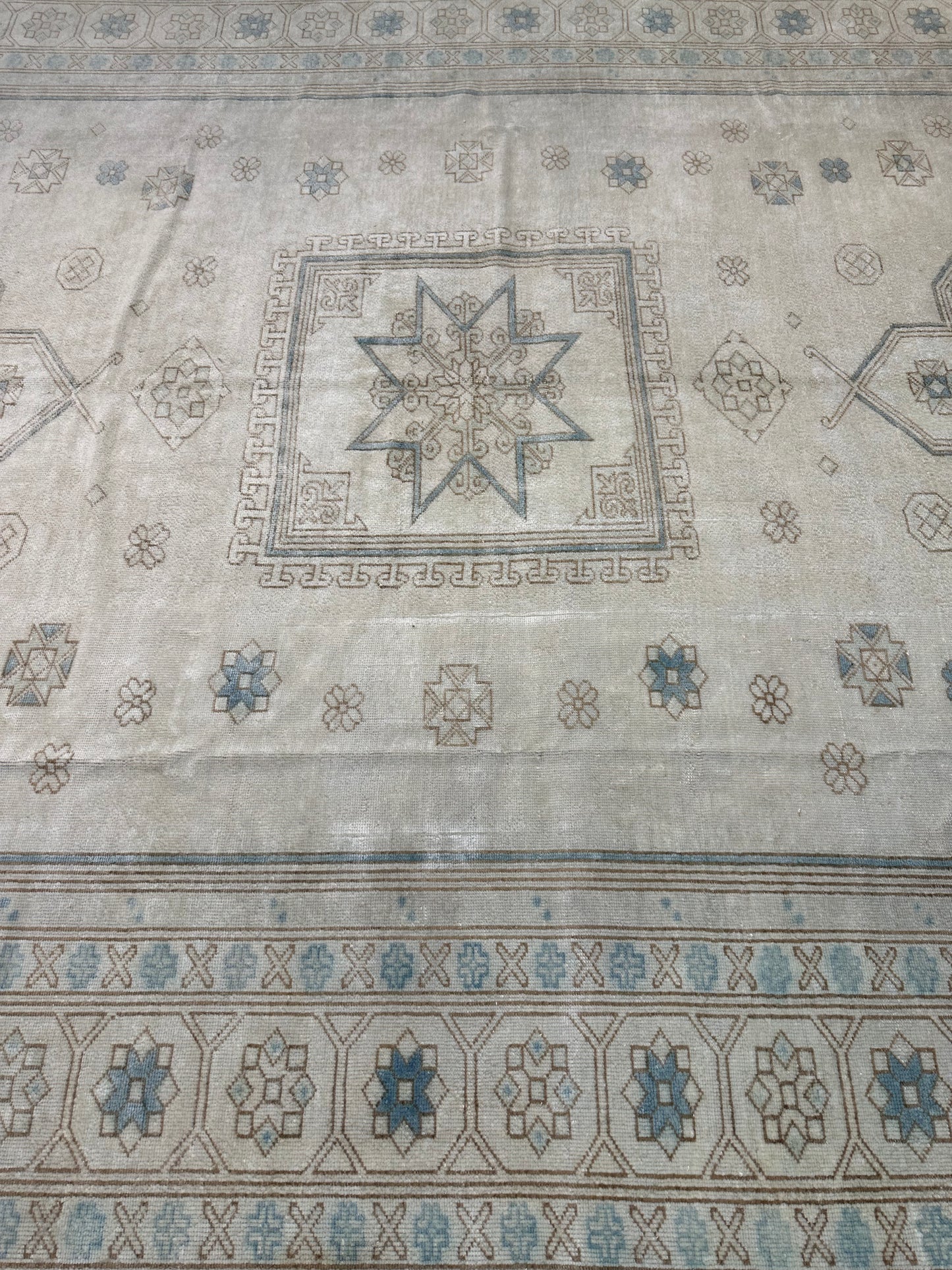 Hand-Knotted Wool Rug Turkish Oushak 8'10" x 12'1"
