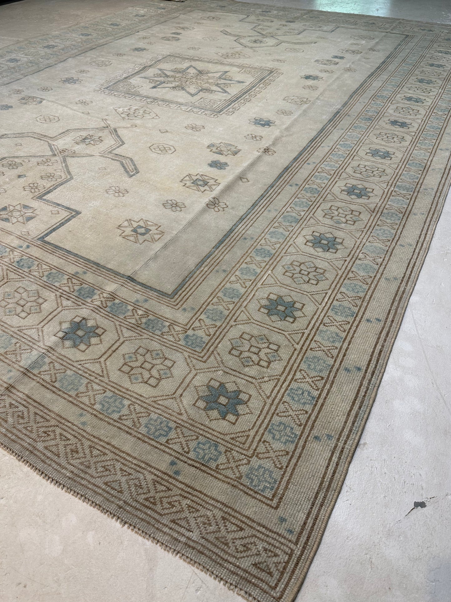 Hand-Knotted Wool Rug Turkish Oushak 8'10" x 12'1"