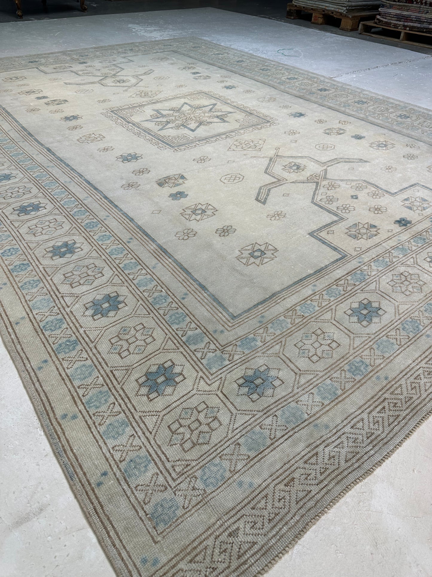 Hand-Knotted Wool Rug Turkish Oushak 8'10" x 12'1"